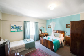 Гостиница Tulbagh Travelers Lodge - Cape Dutch Quarters  Тульбэге